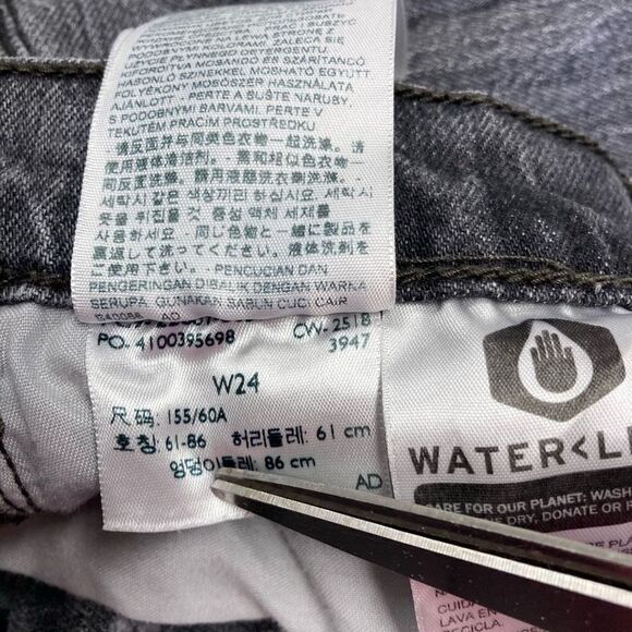 LEVI‎ PREMIUM WEDGIE SKINNY FIT Women’s DENIM JEANS SIZE 24 Gray 26.5” Inseam - Picture 11 of 12